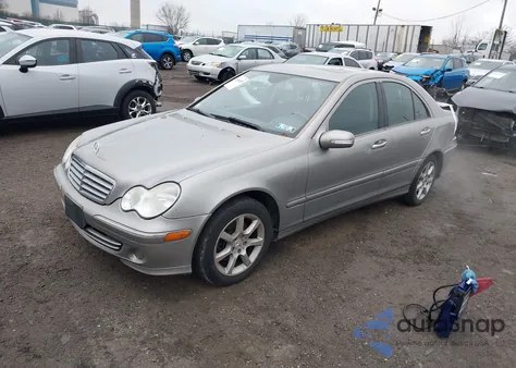 2007 Mercedes-Benz C 280 Luxury 4Matic z USA, uszkodzony, nr VIN WDBRF92HX7F871684